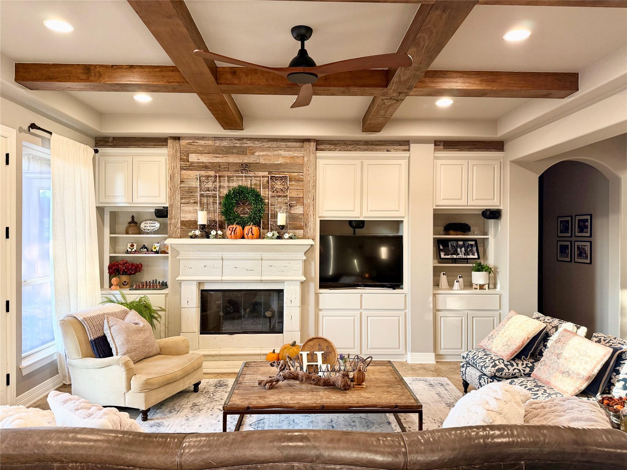 listing main picture