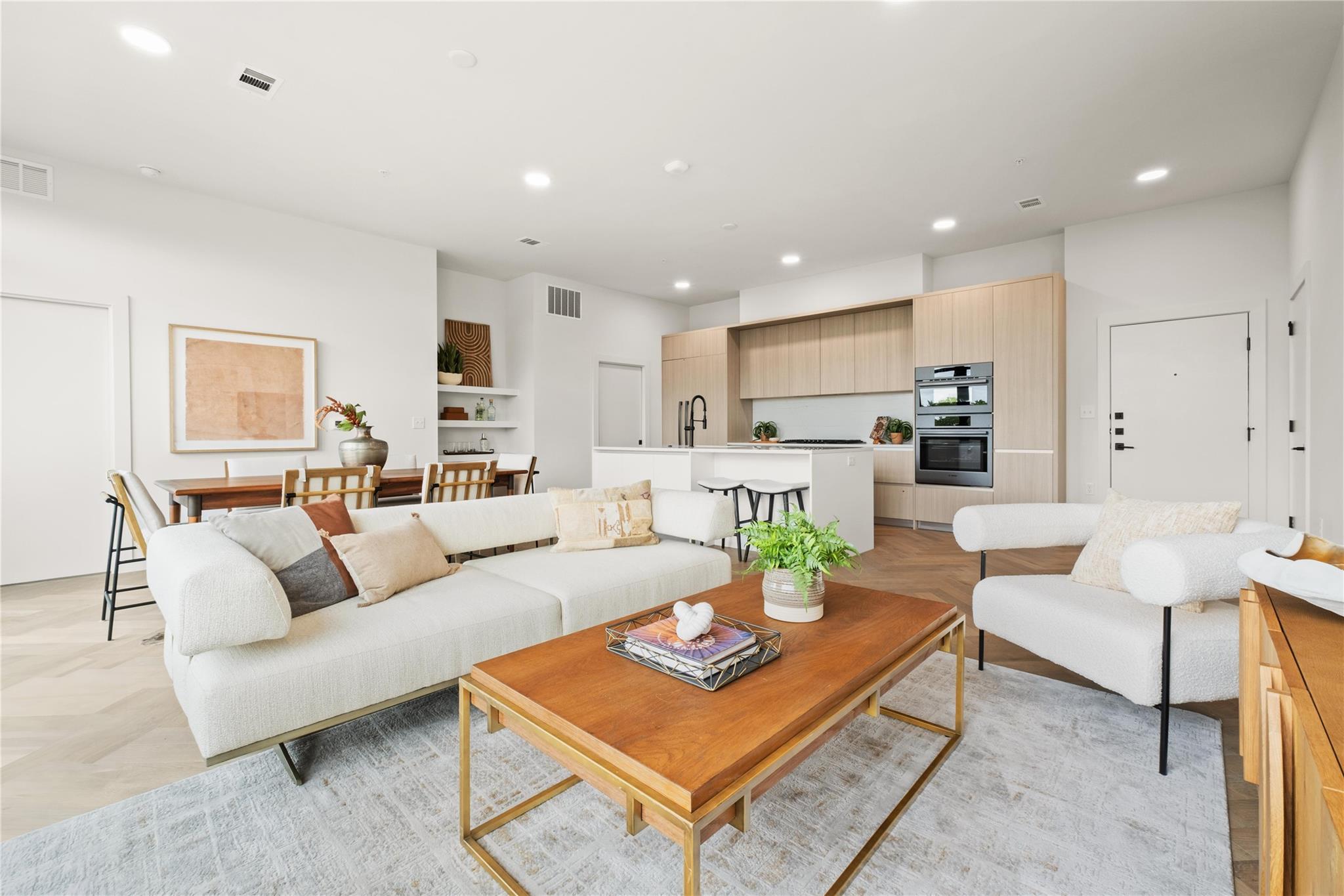 listing main picture