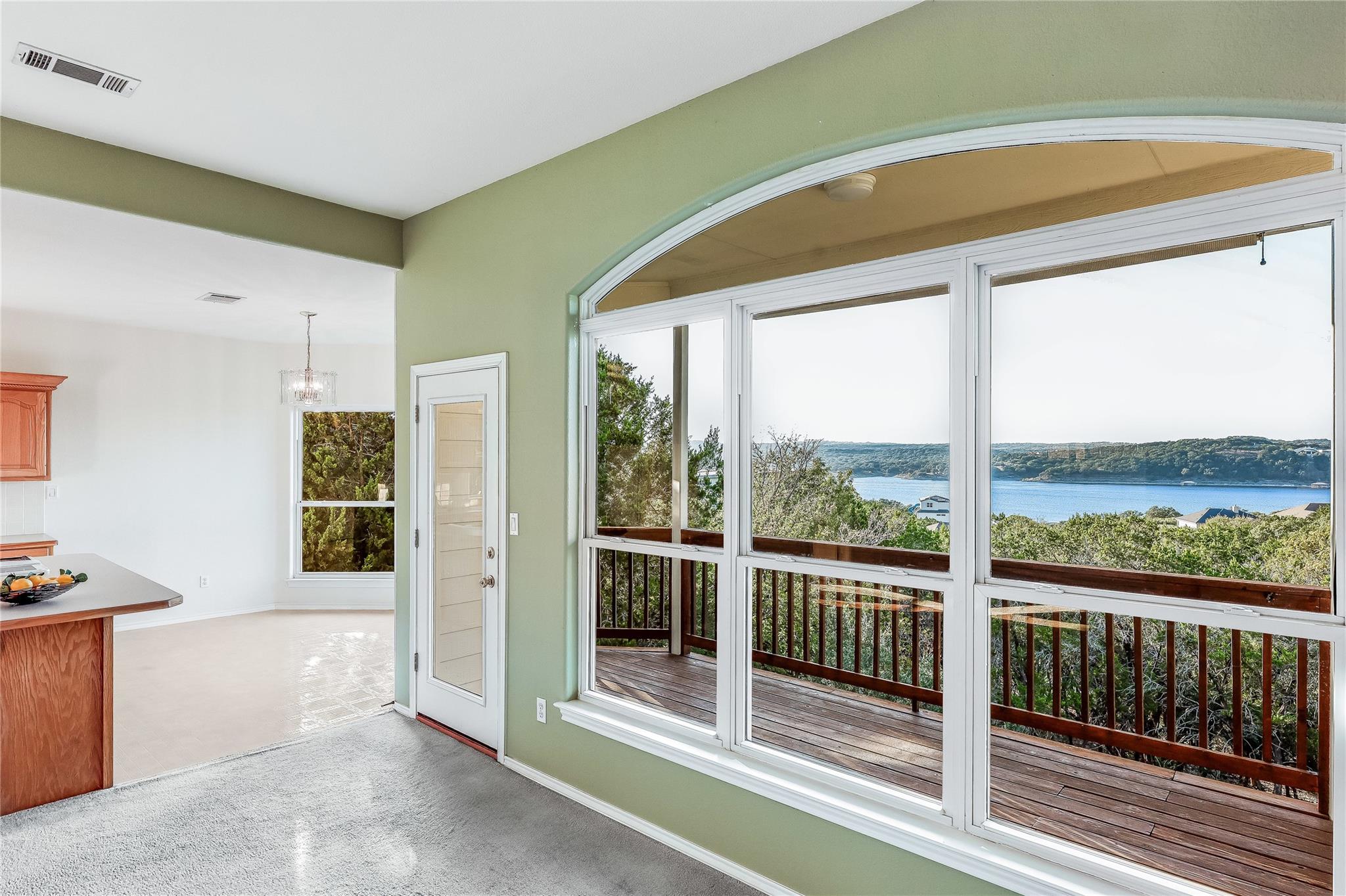 listing main picture