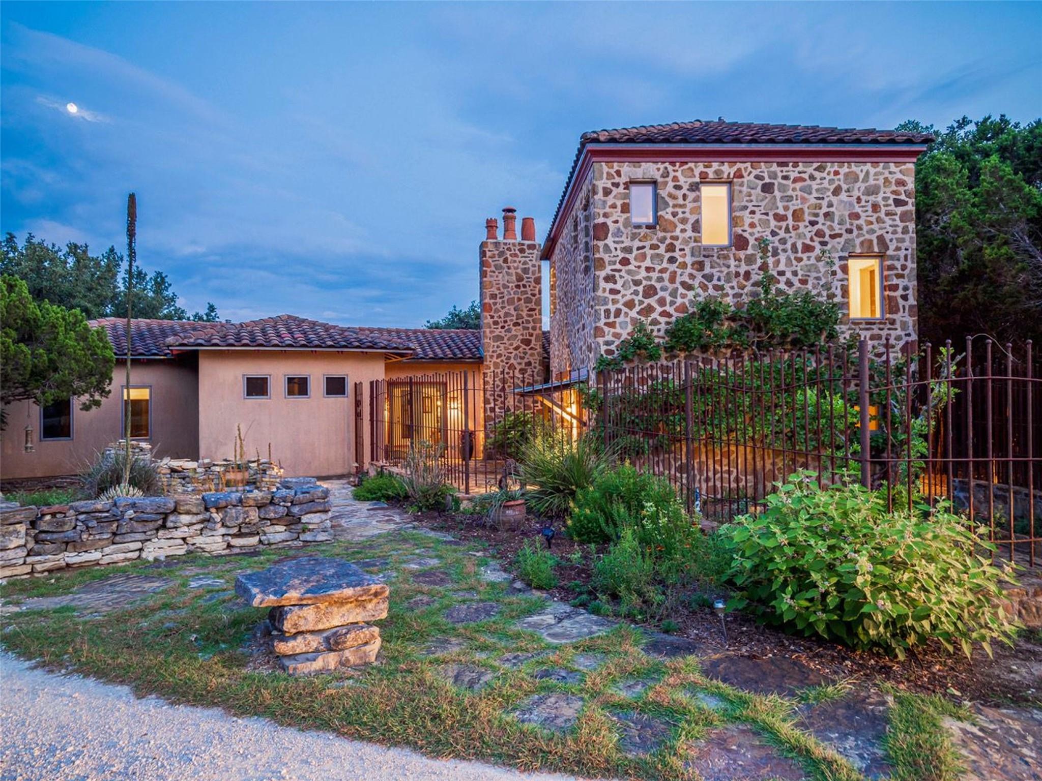 listing main picture