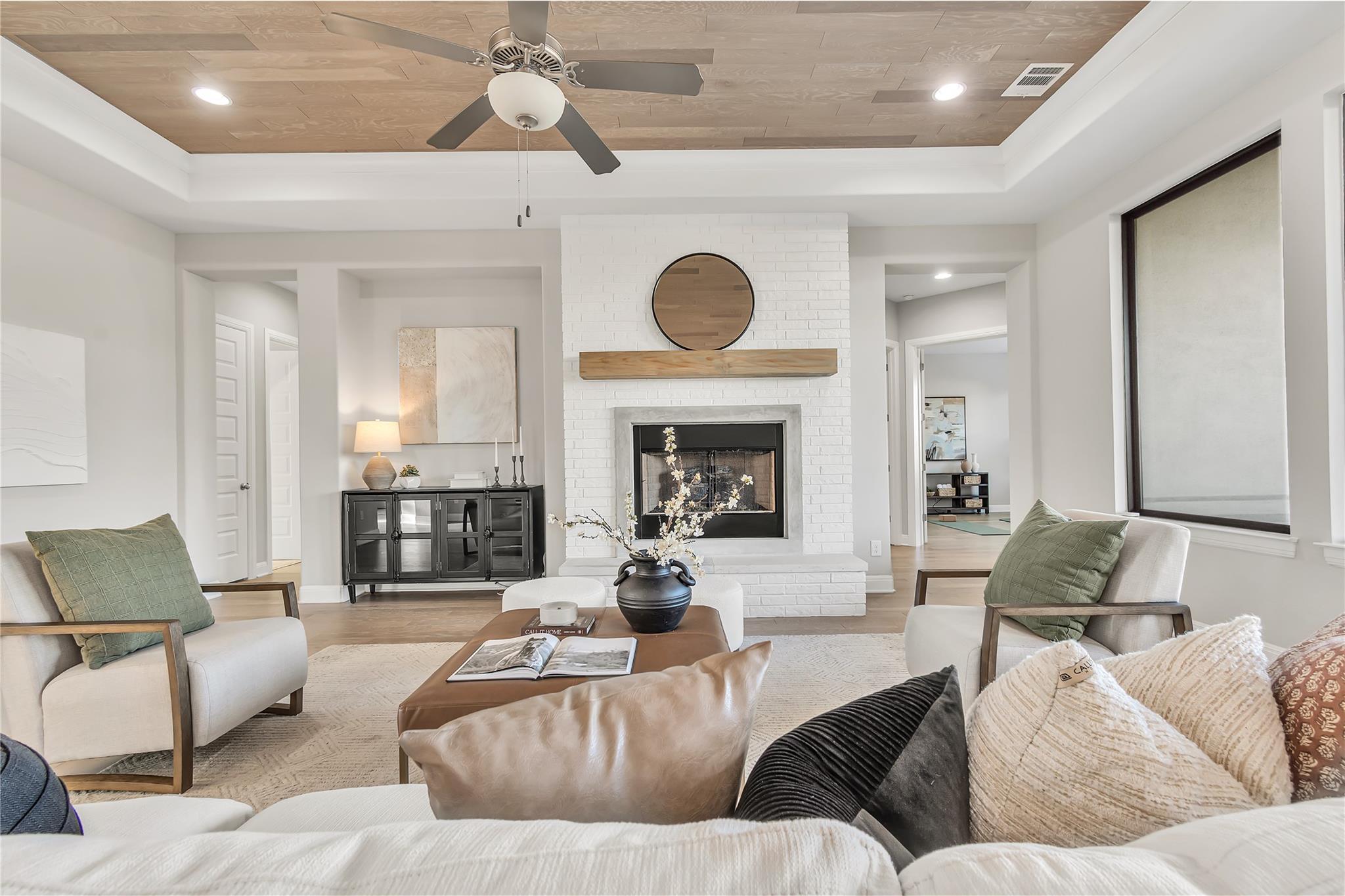 listing main picture