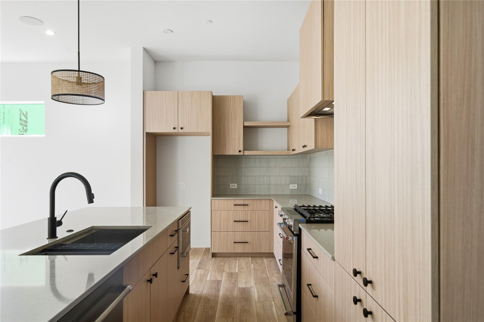 listing main picture