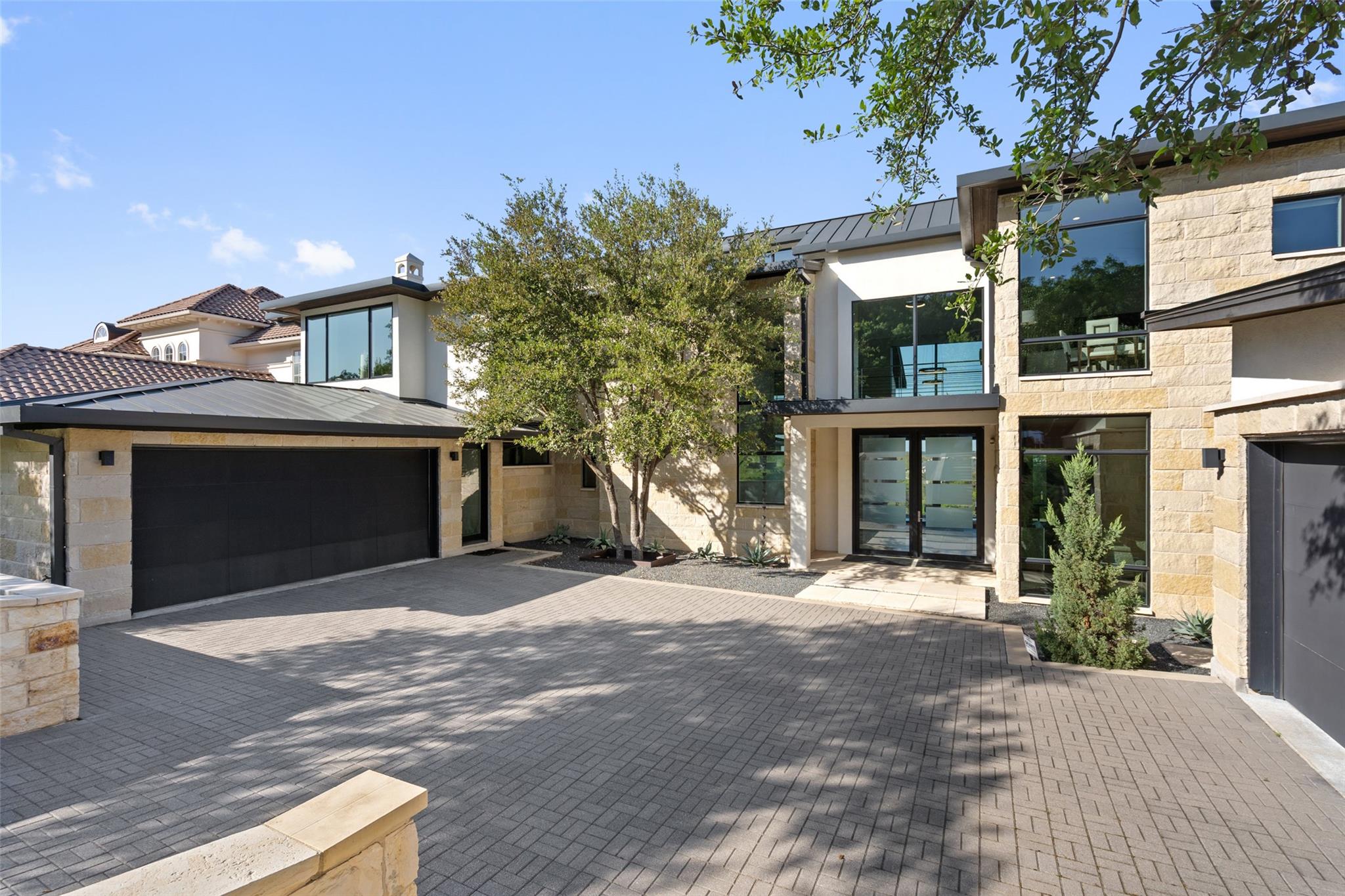 listing main picture