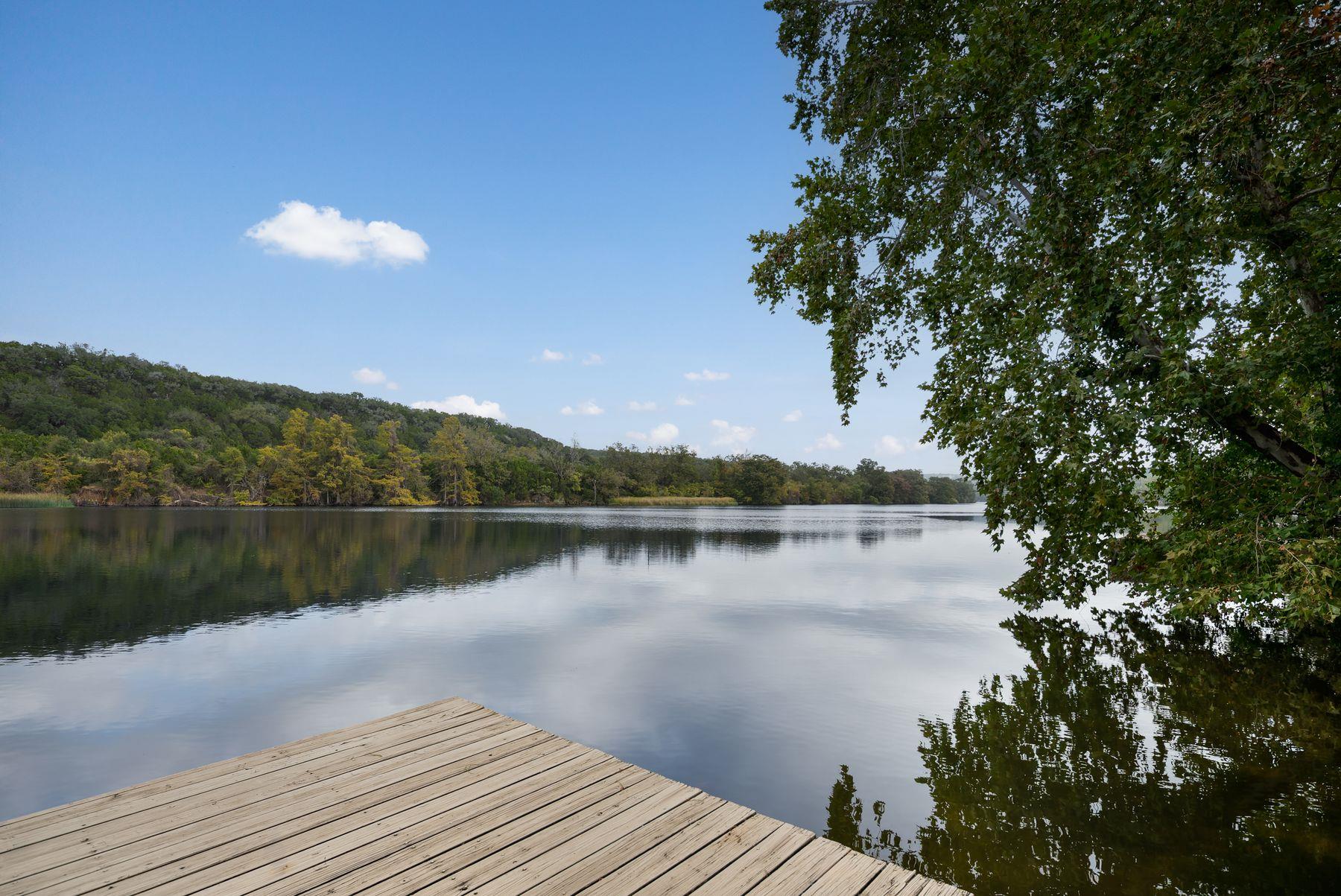 listing main picture