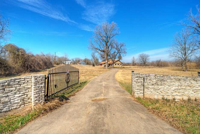 listing main picture