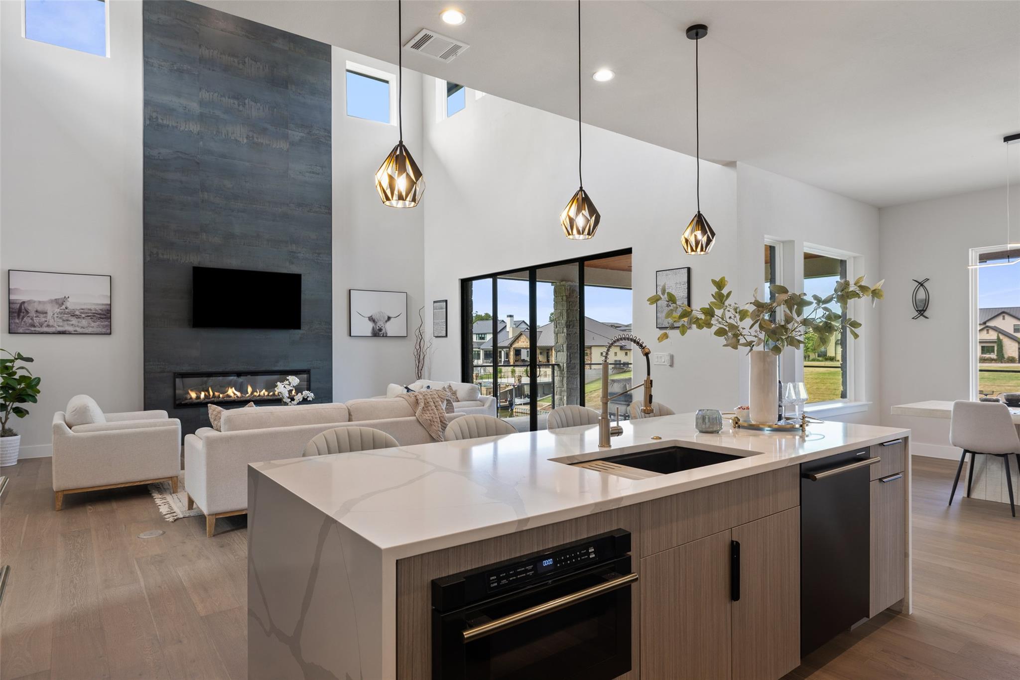 listing main picture