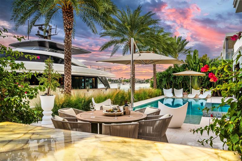 listing main picture