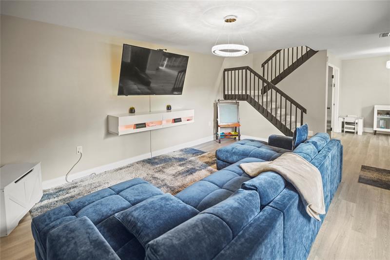 listing main picture