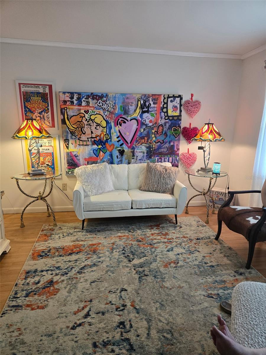listing main picture