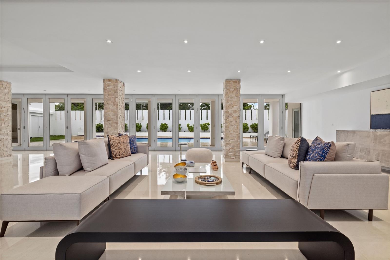 listing main picture