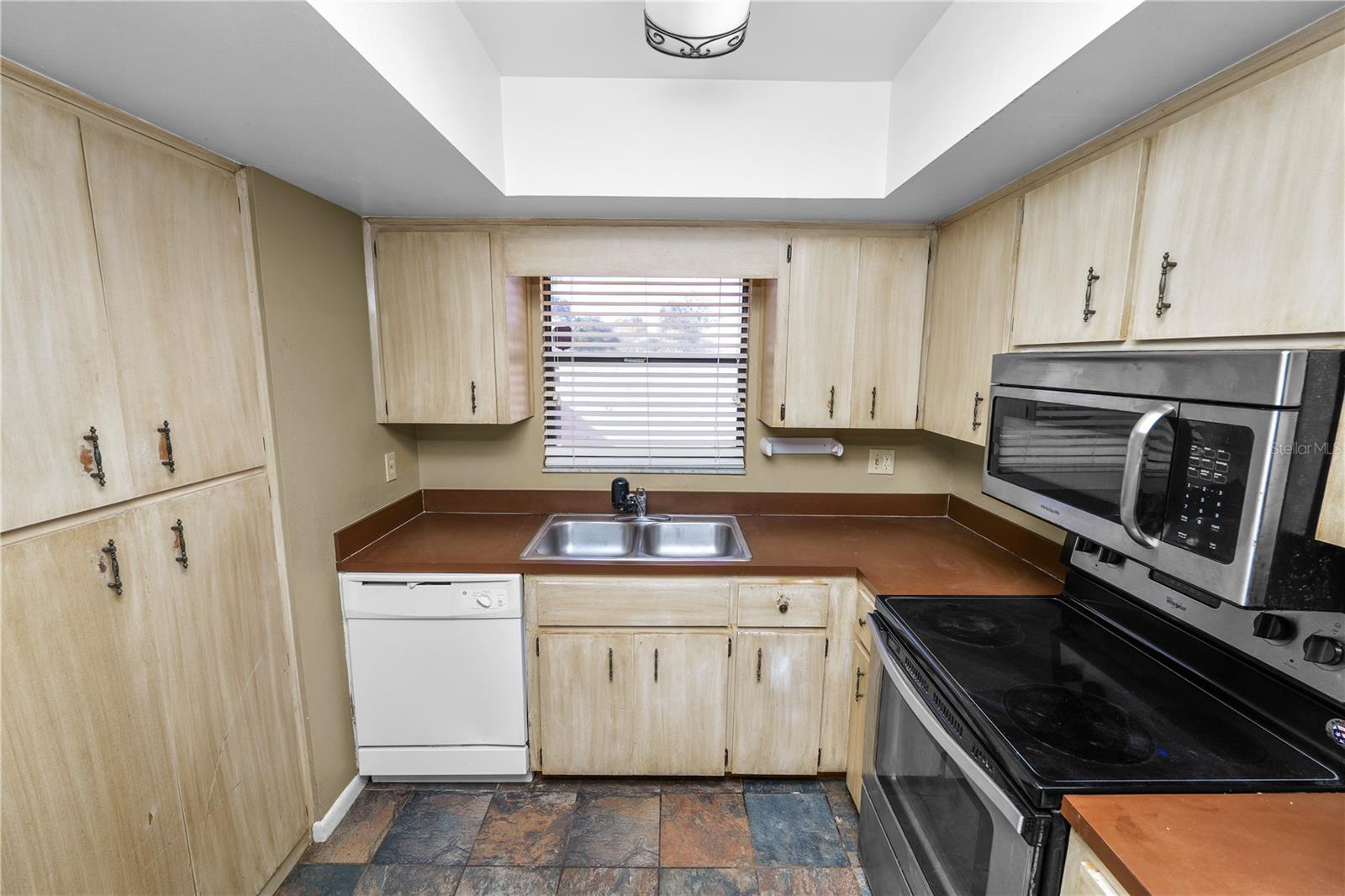listing main picture