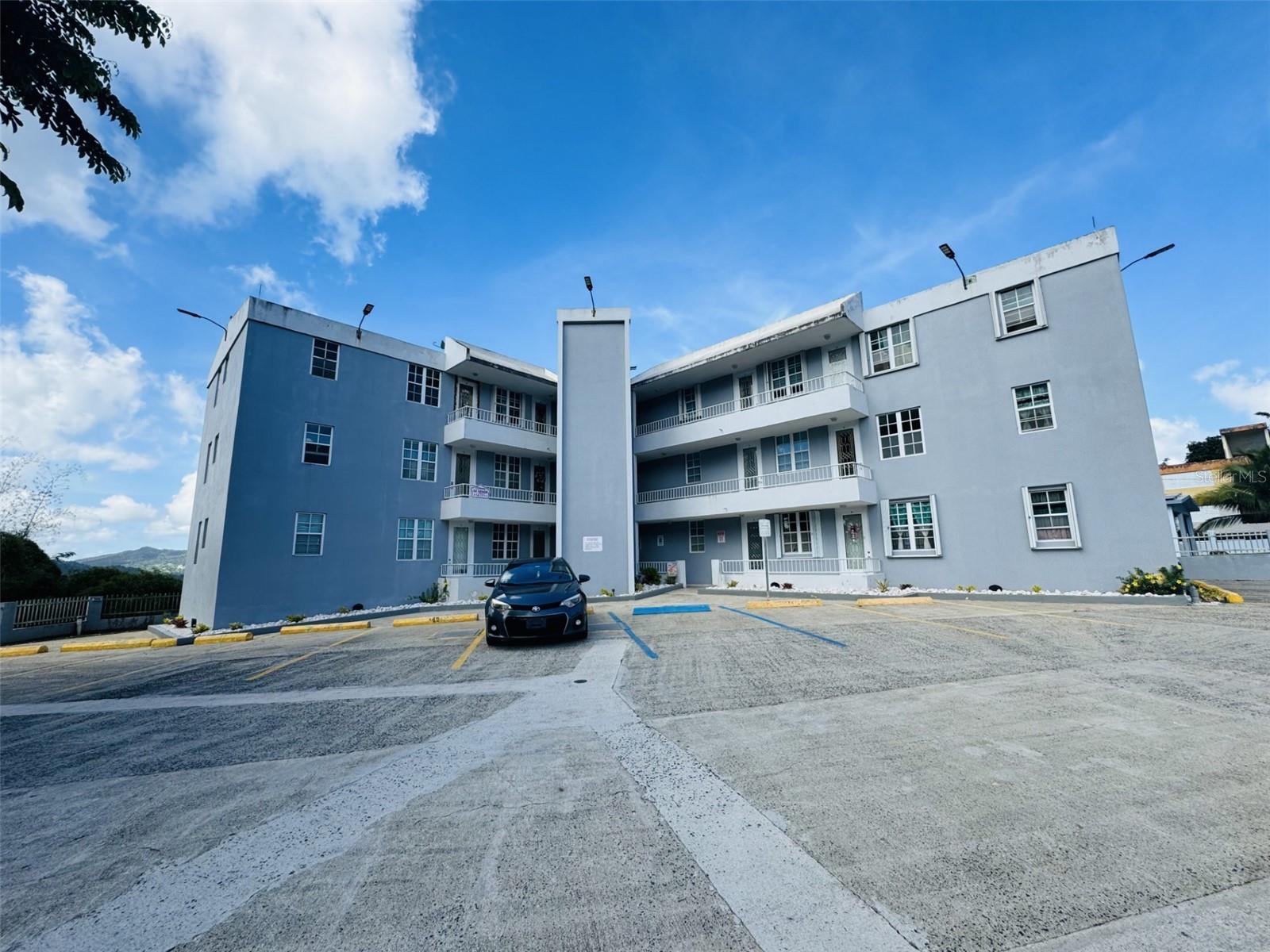 listing main picture