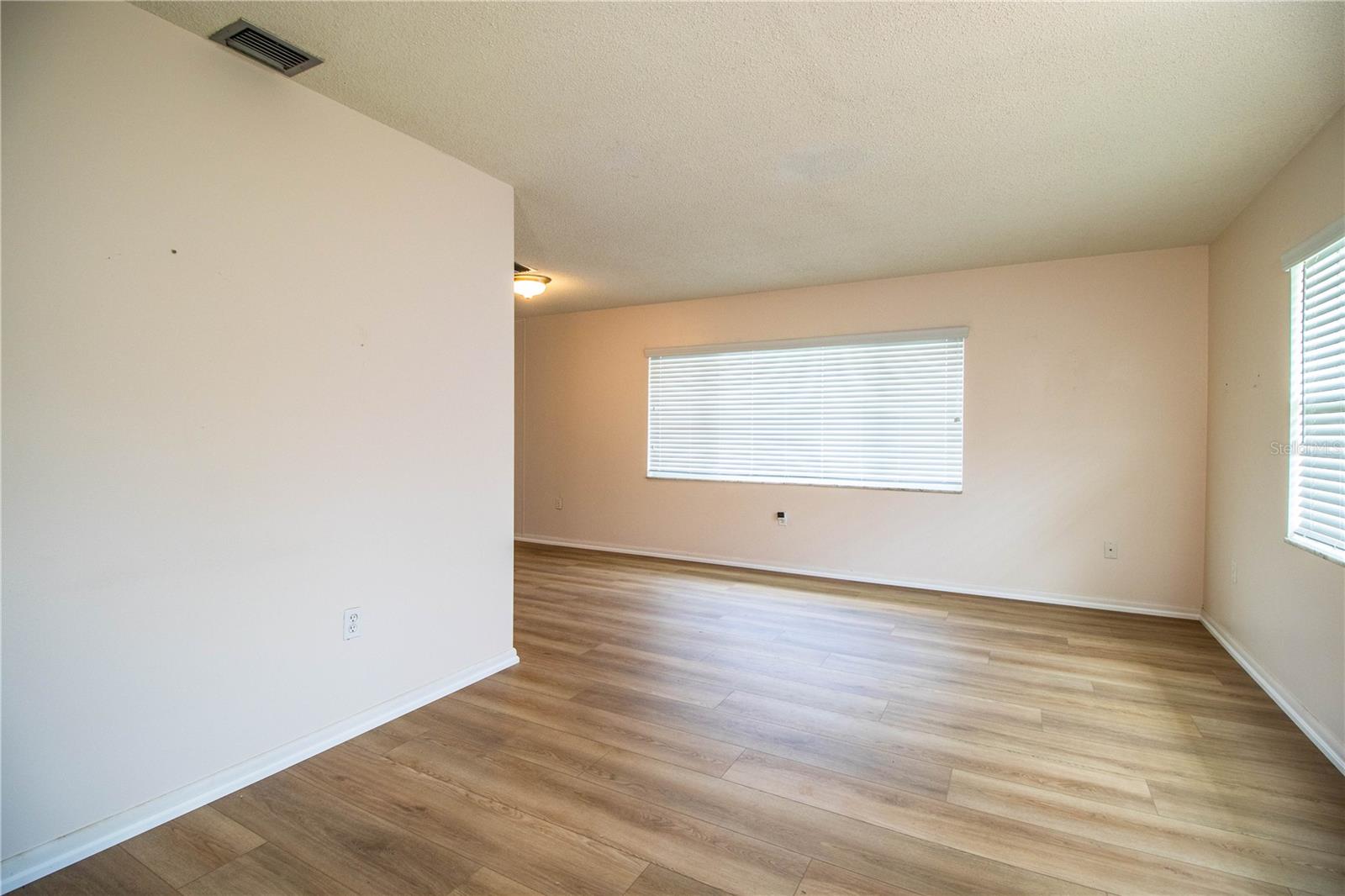 listing main picture