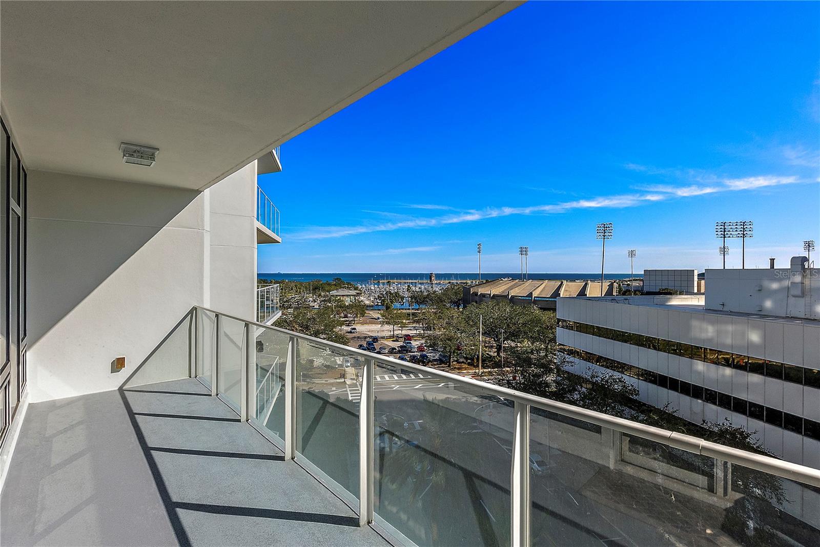 listing main picture