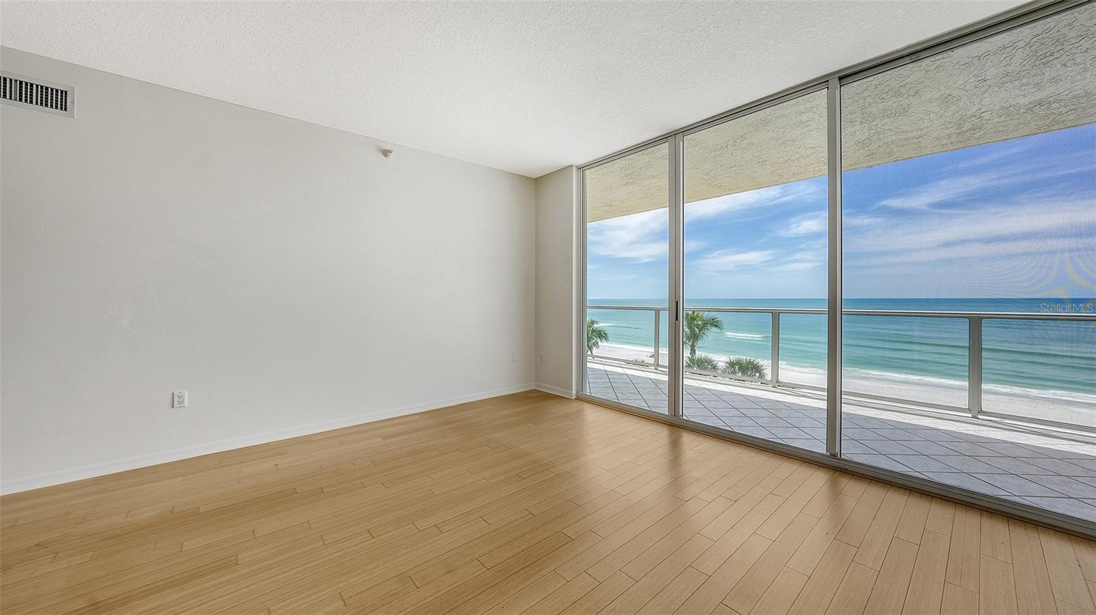 listing main picture