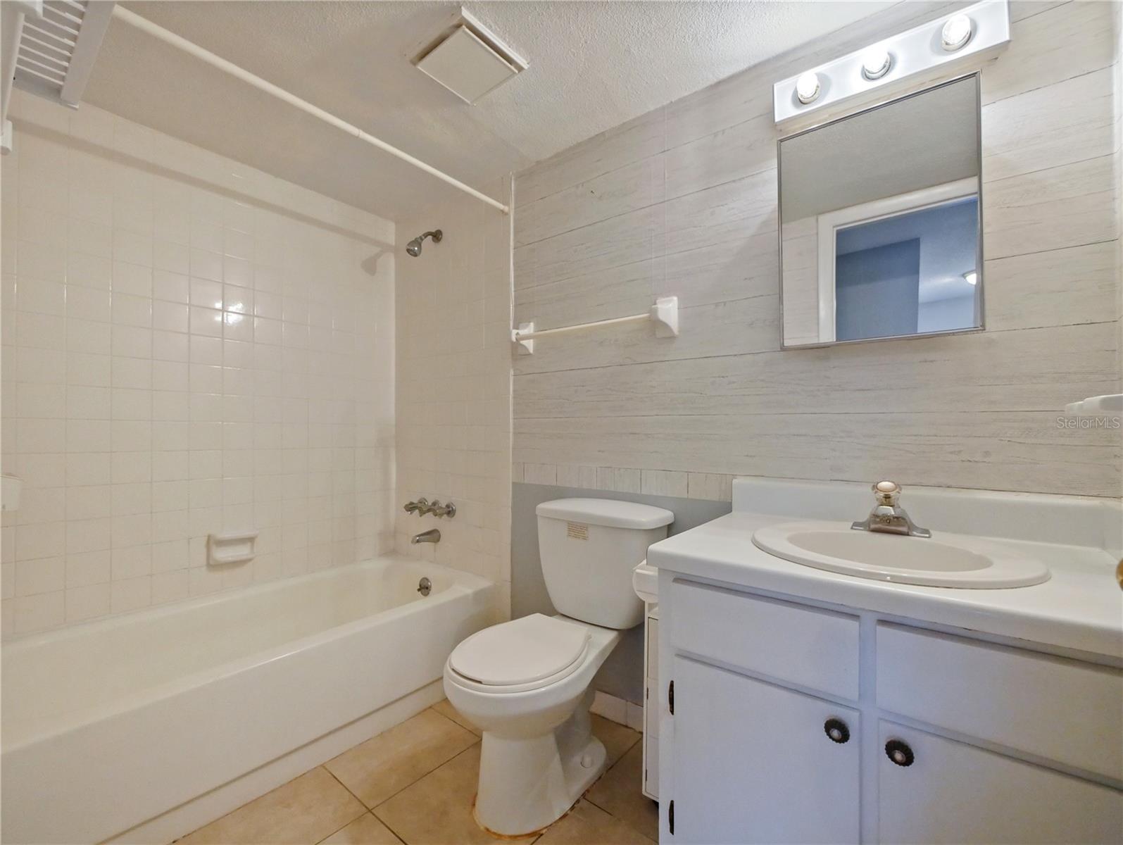 listing main picture
