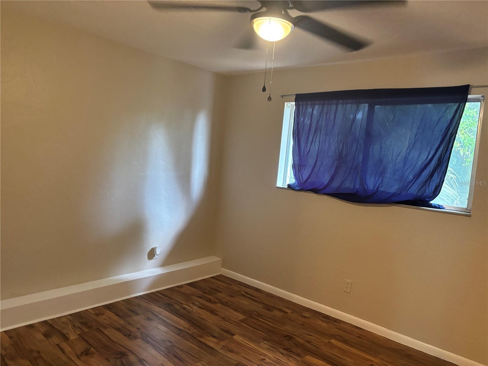 listing main picture
