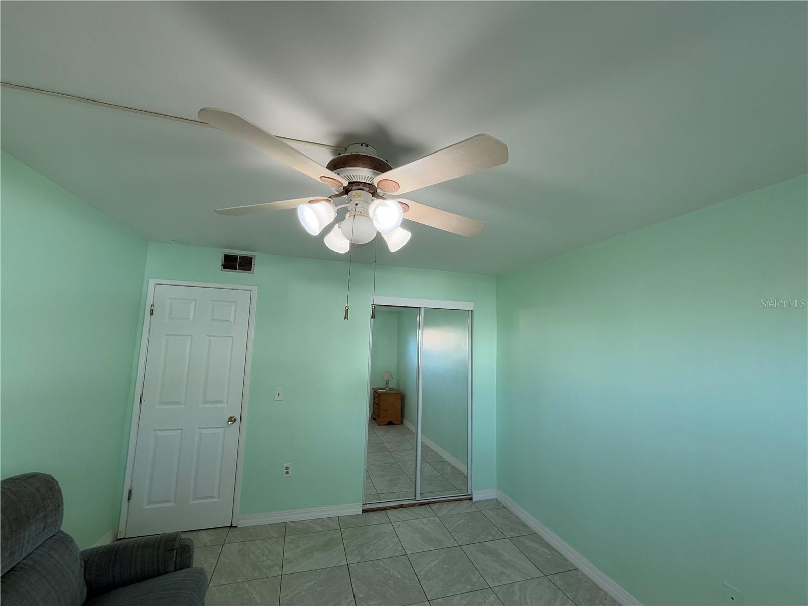 listing main picture