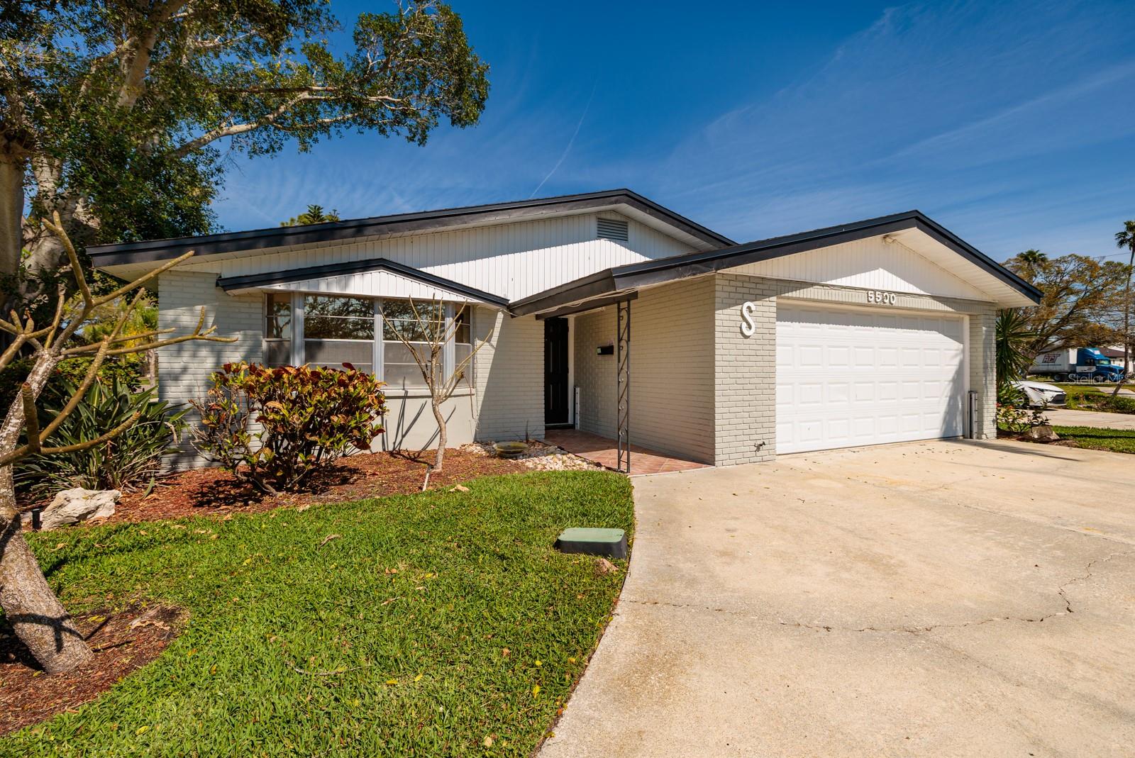 listing main picture