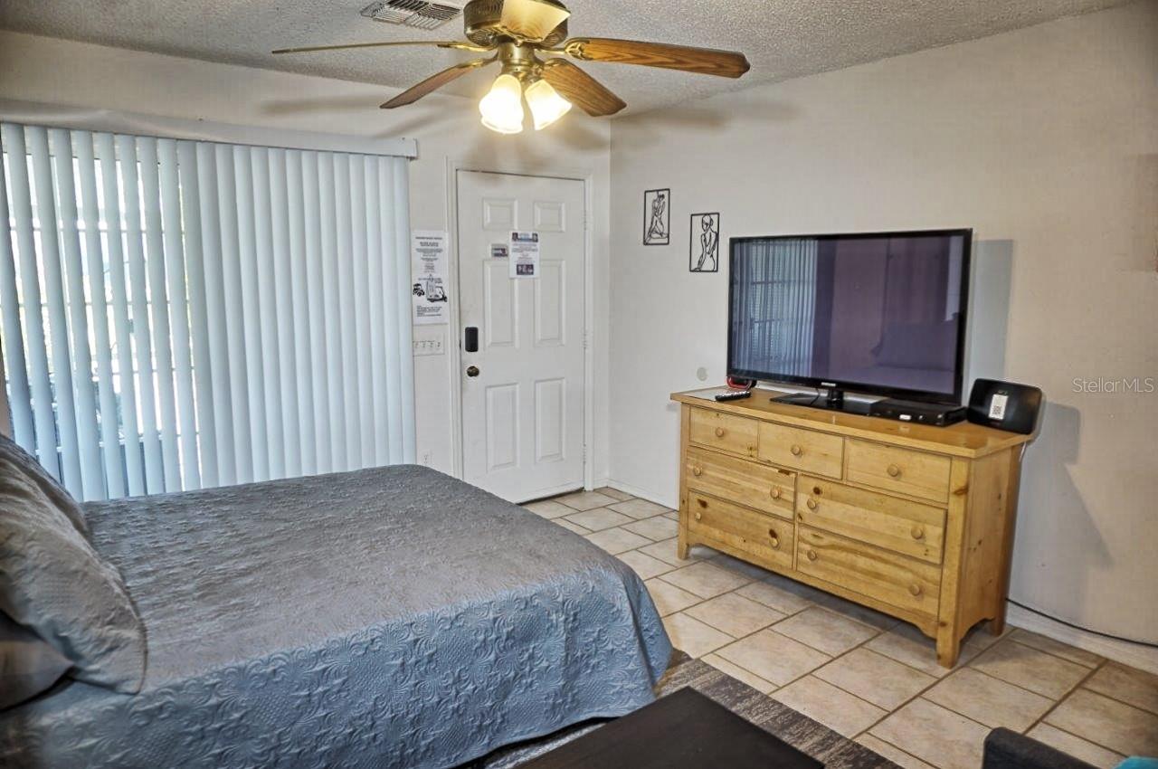 listing main picture