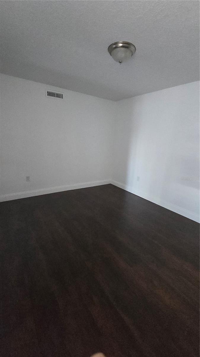 listing main picture