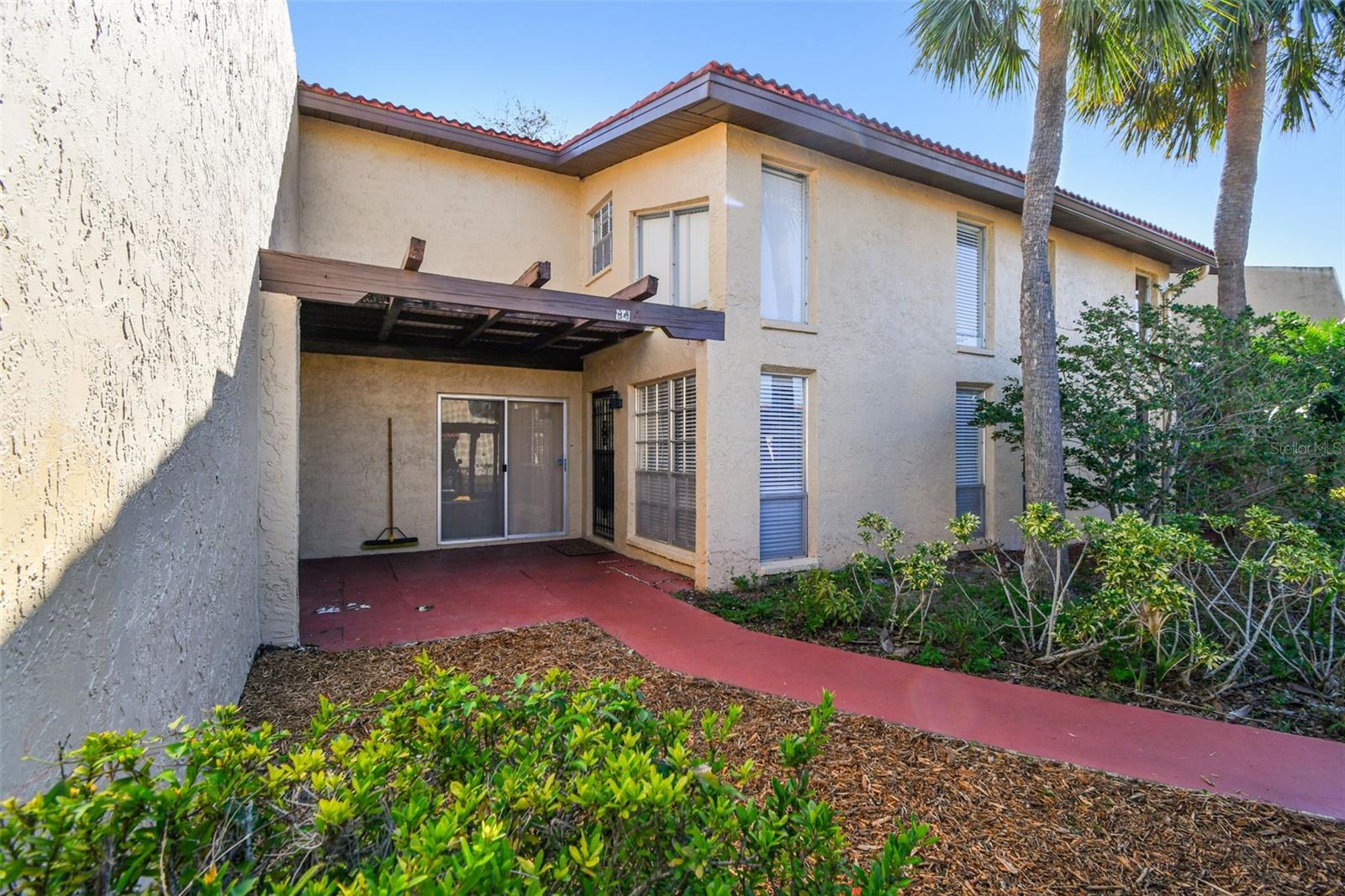 listing main picture