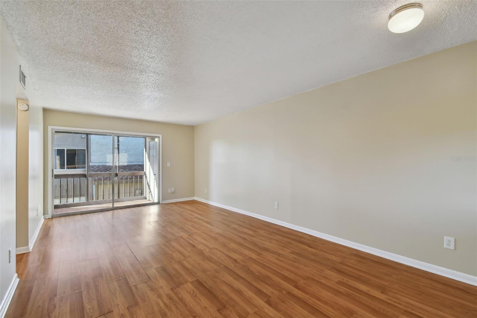 listing main picture