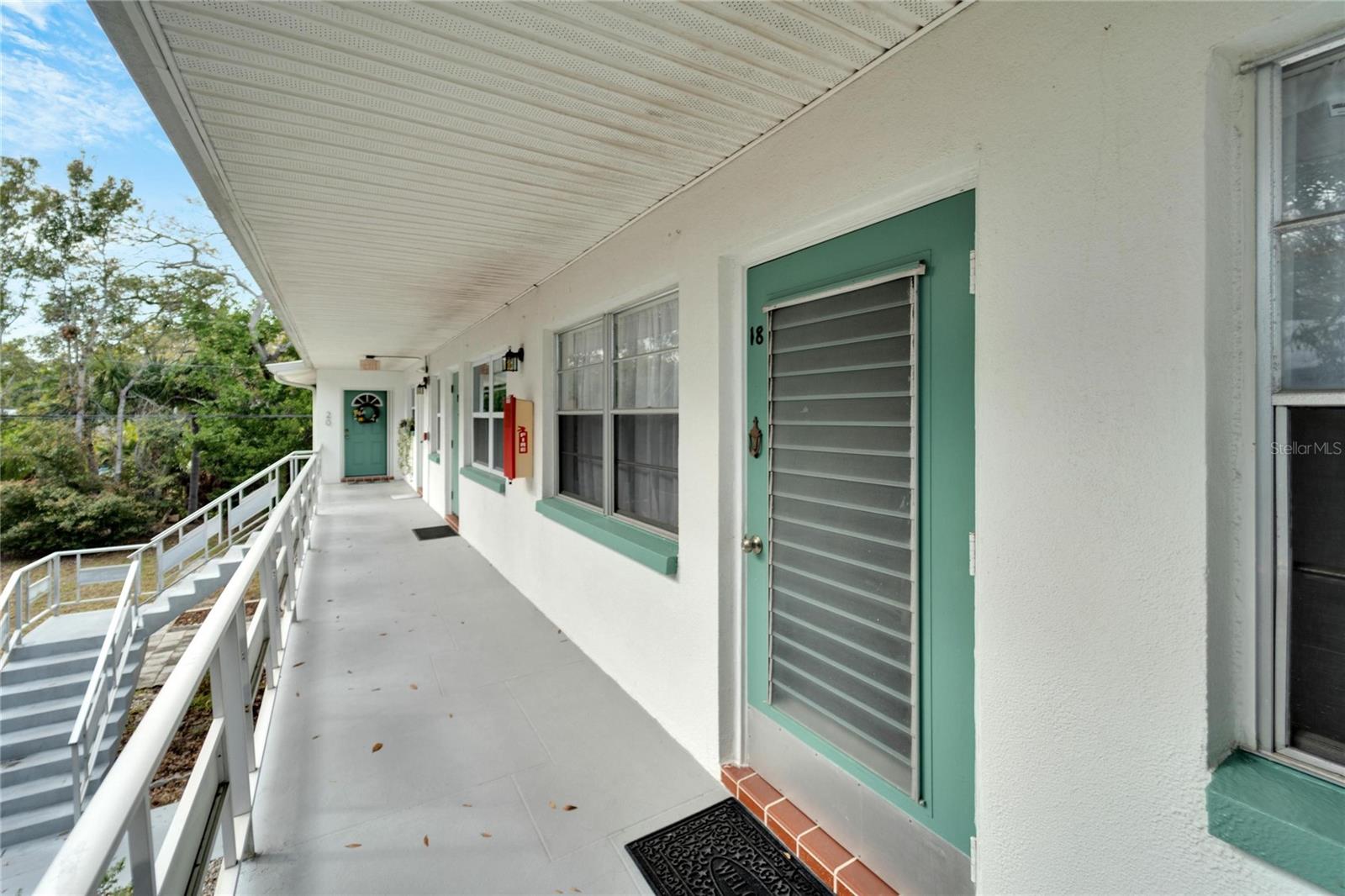 listing main picture