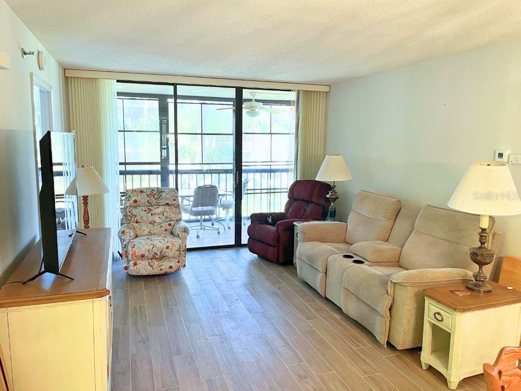 listing main picture