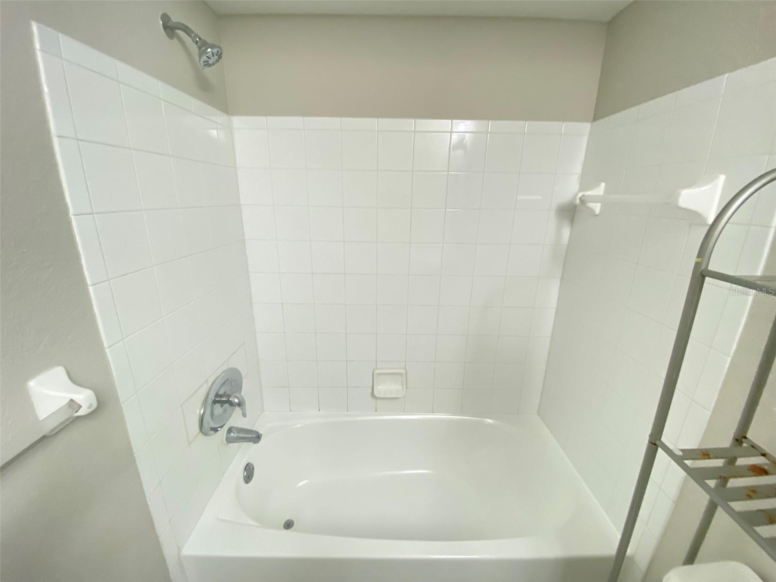 listing main picture