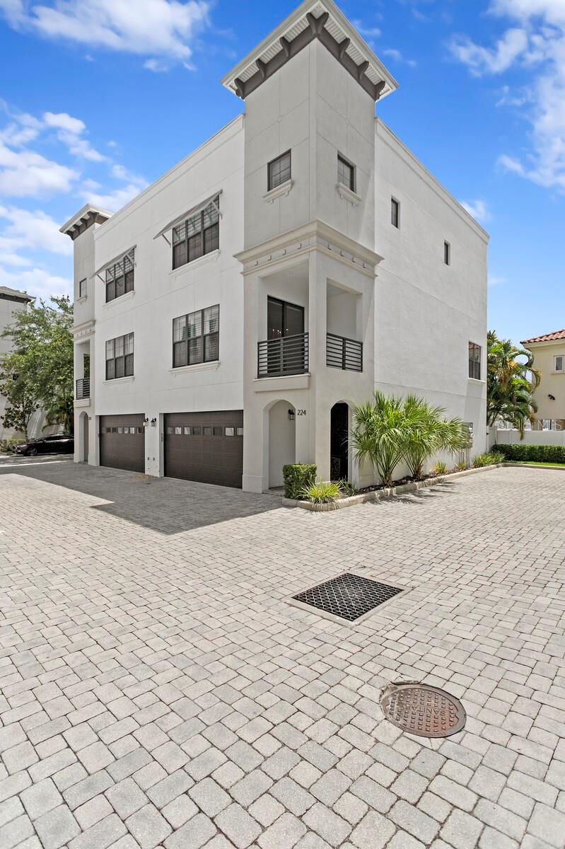 listing main picture