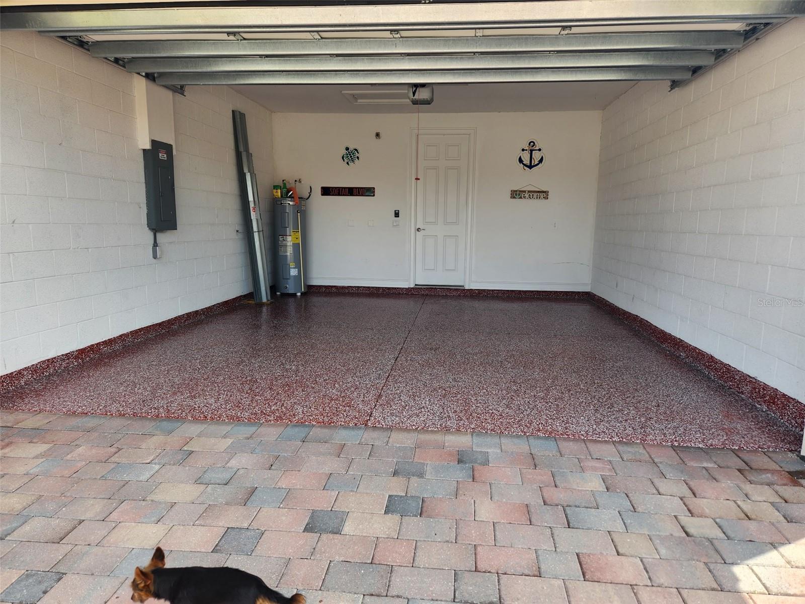 listing main picture