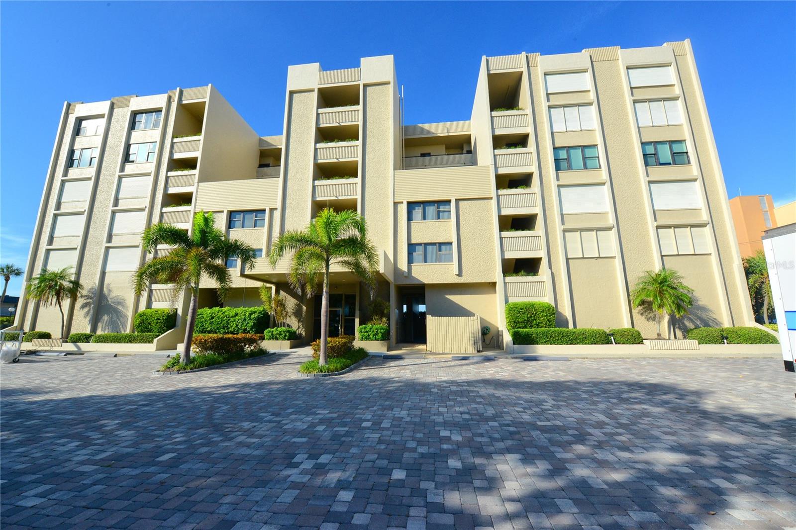 listing main picture