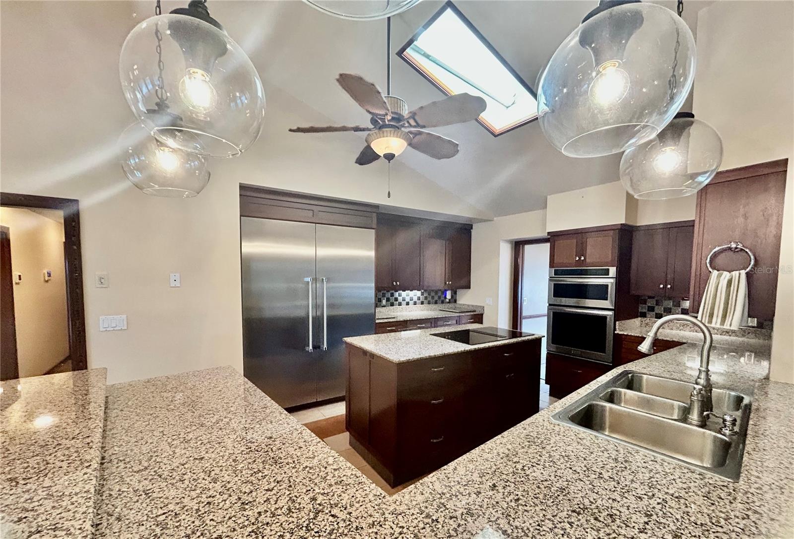 listing main picture