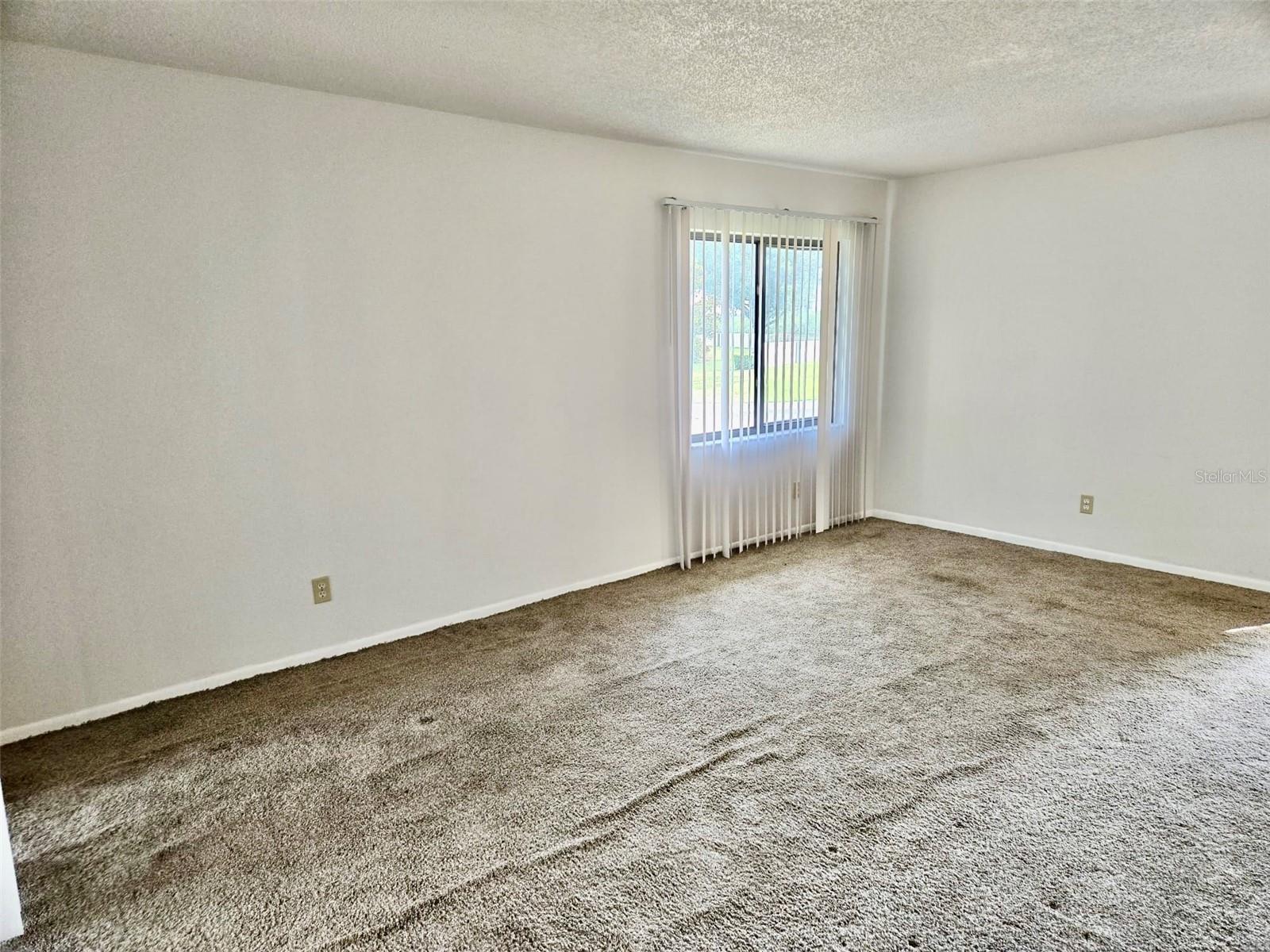 listing main picture