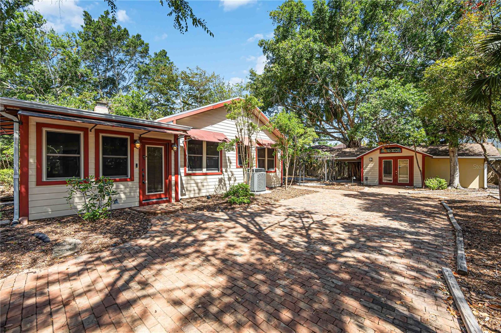 listing main picture