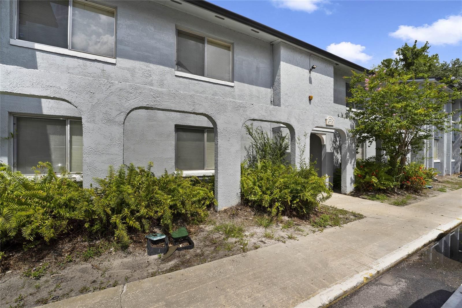 listing main picture