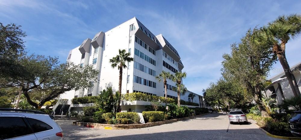 listing main picture