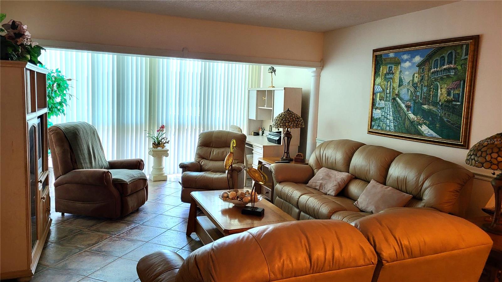 listing main picture