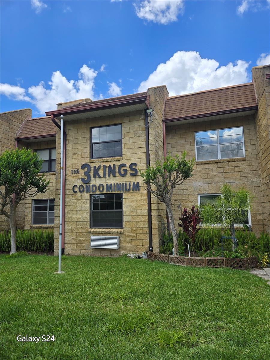 listing main picture