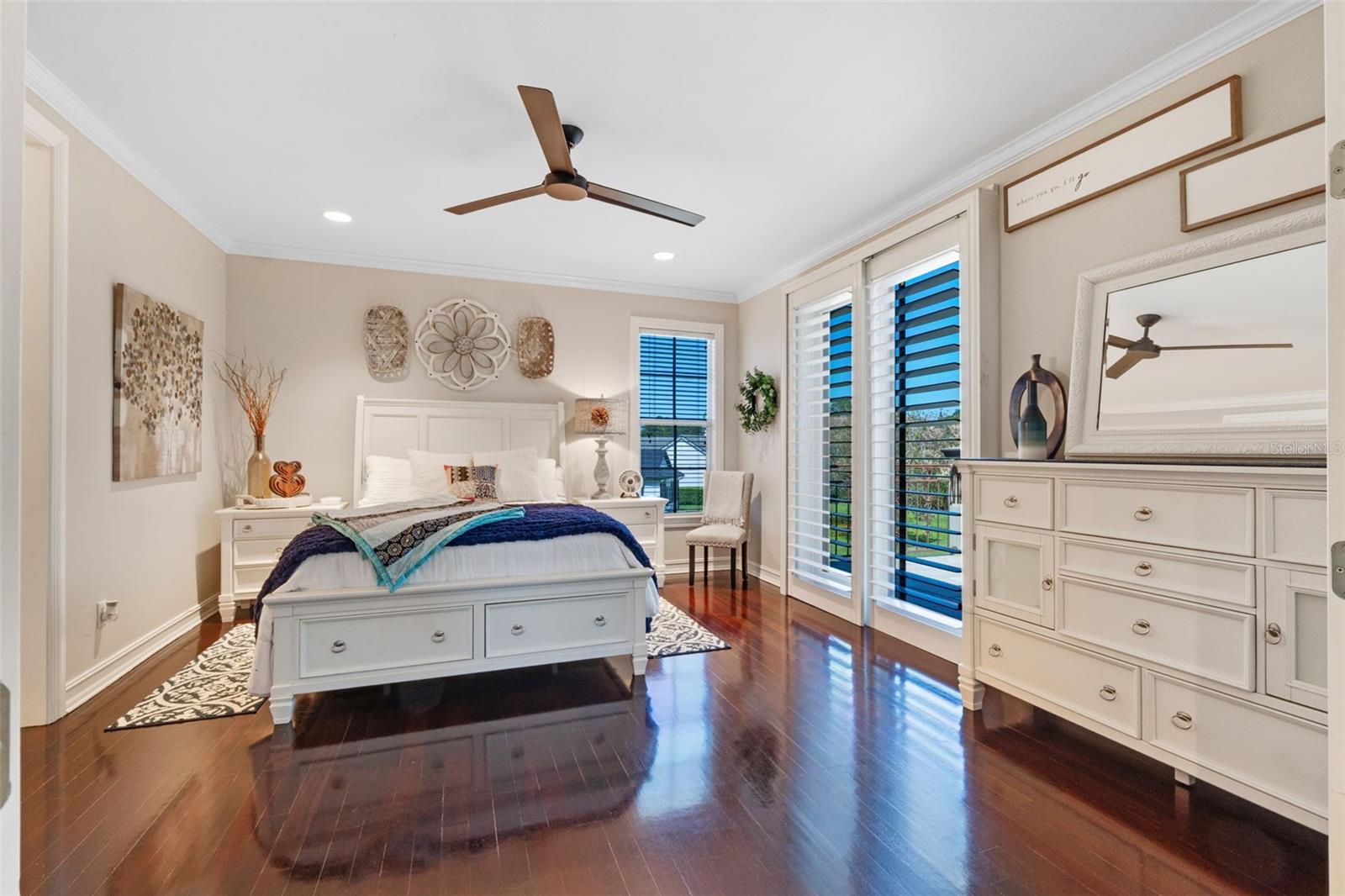 listing main picture