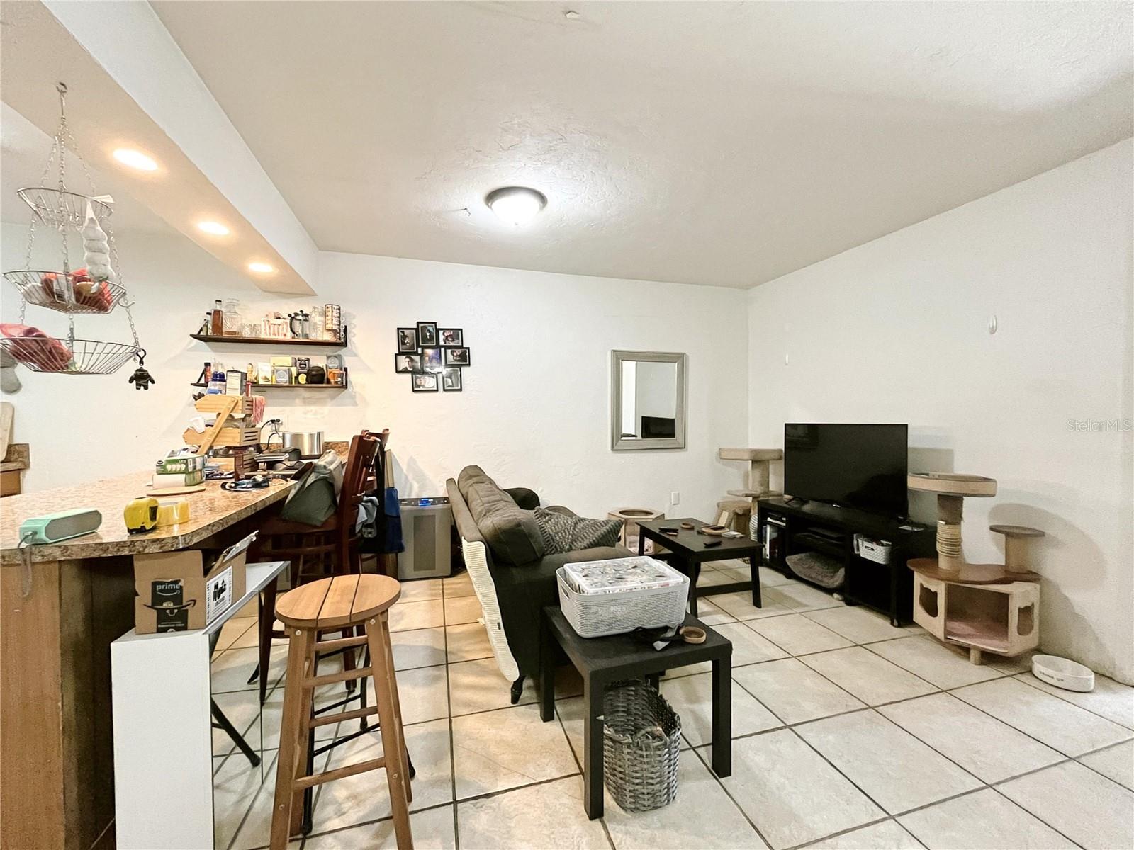 listing main picture