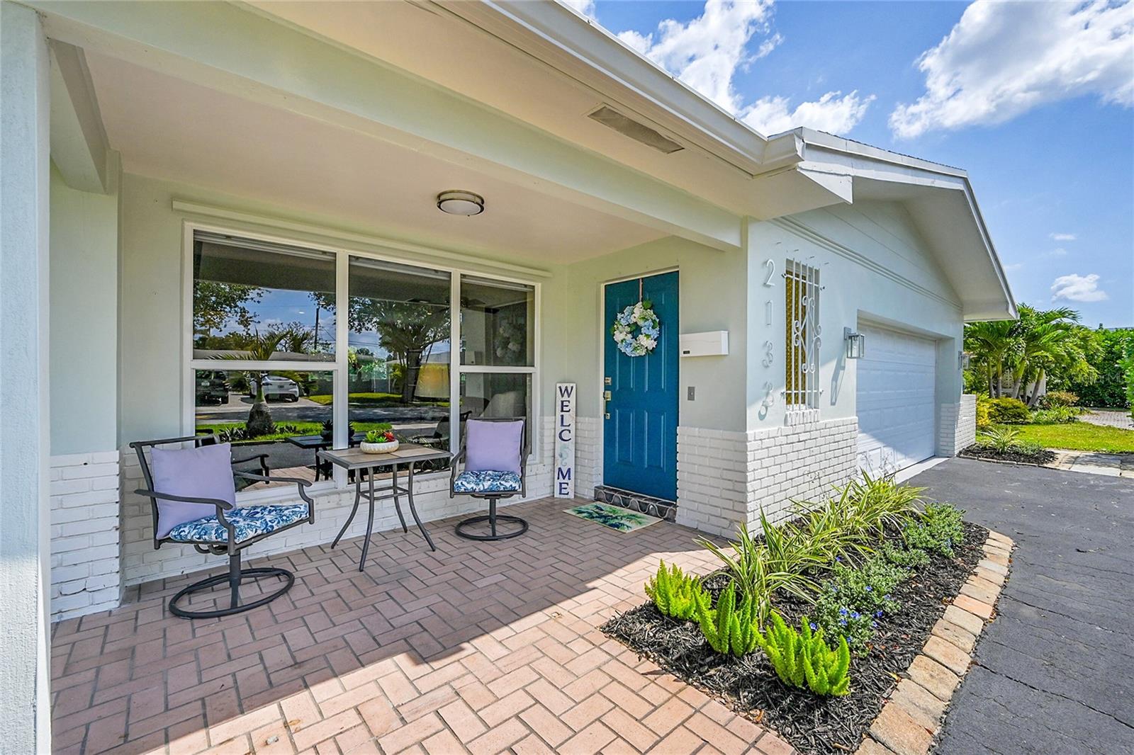 listing main picture