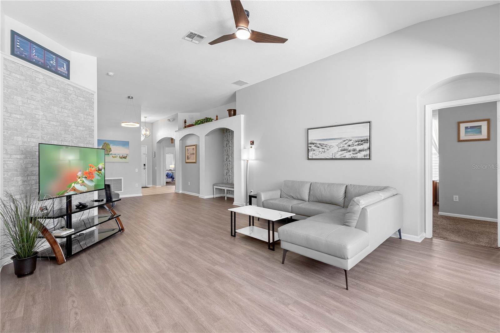 listing main picture