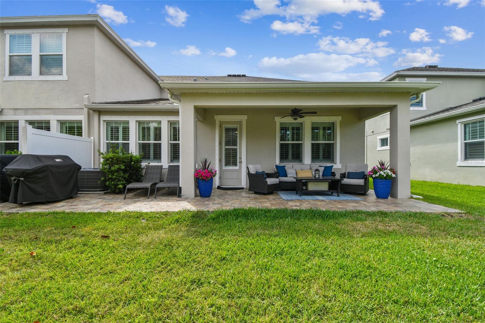 listing main picture