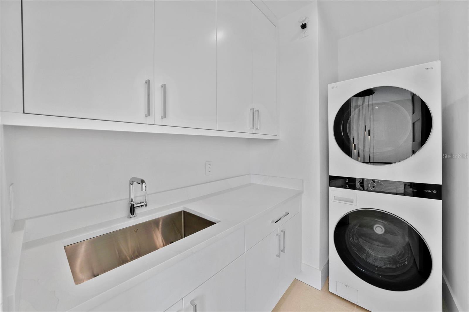 listing main picture