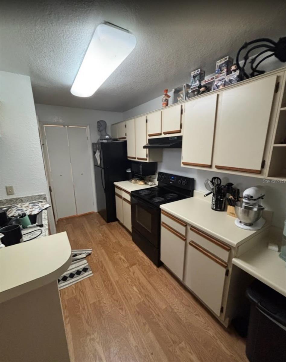 listing main picture