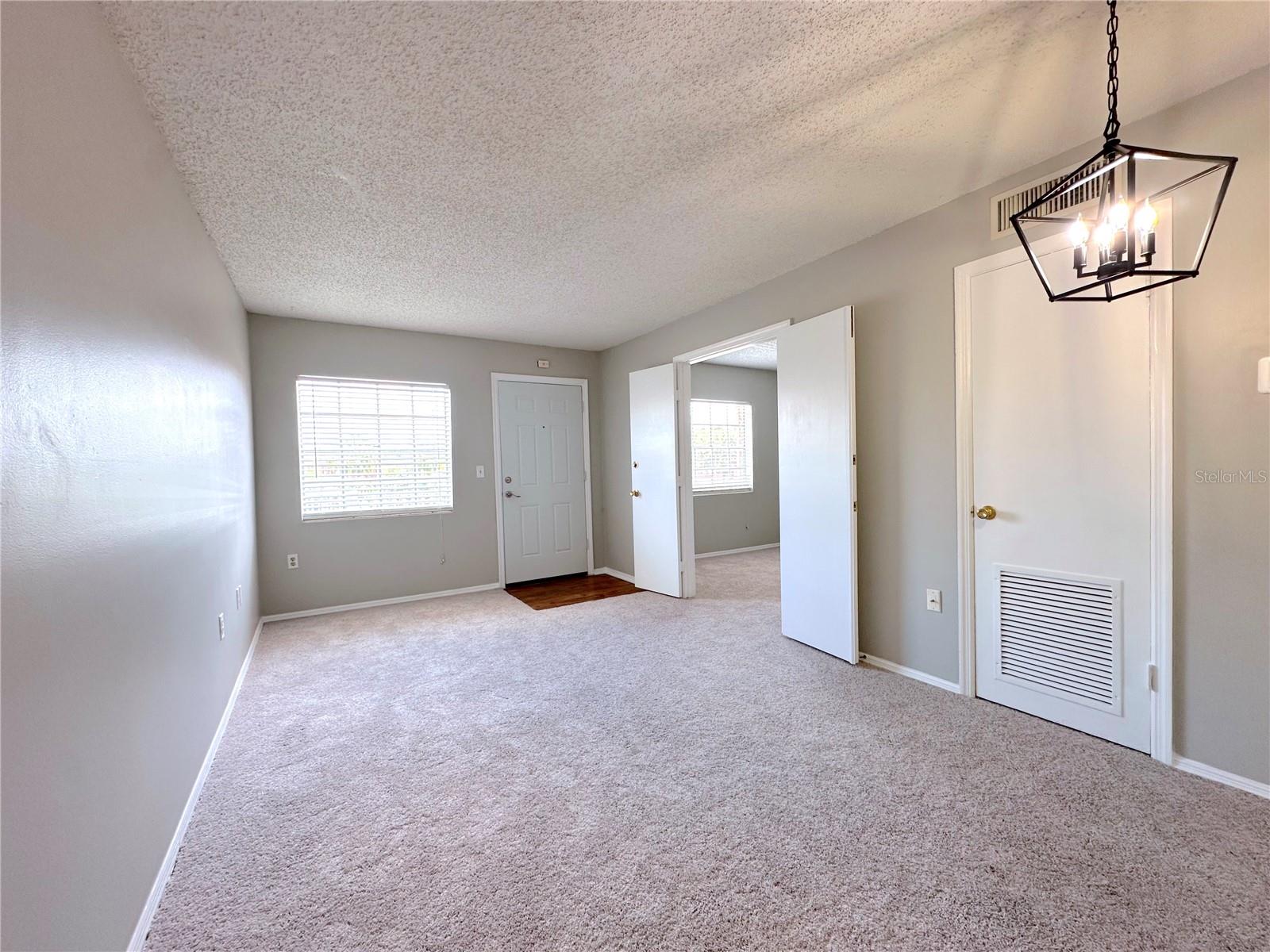 listing main picture