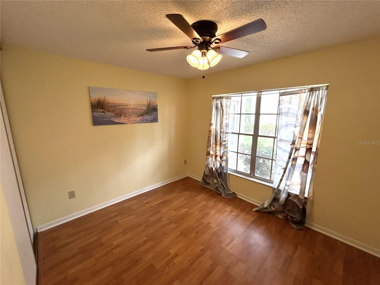 listing main picture