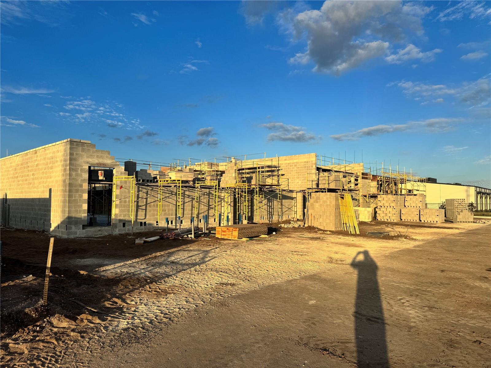 listing main picture